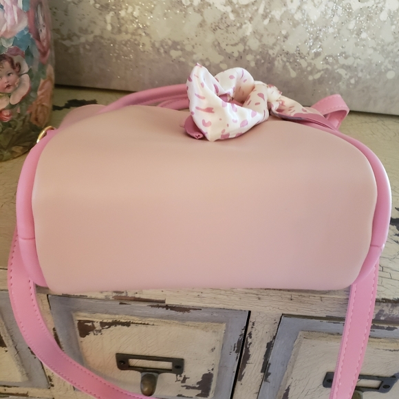 PRETTIEST PINK VEGAN LEATHER SCARF BAG WITH POUCH - Picture 6 of 7